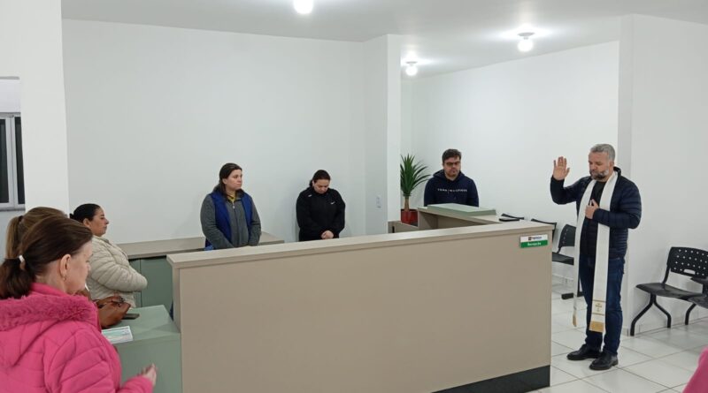 Padre João Luiz Lemos realiza bênção no Posto de Saúde Félix em Papanduva