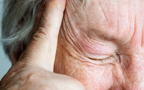 Mulher de 82 anos sofre ferimentos ao ser agredida pelo próprio filho