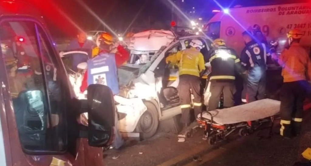 Grave acidente na BR-280 deixa dois feridos em Araquari