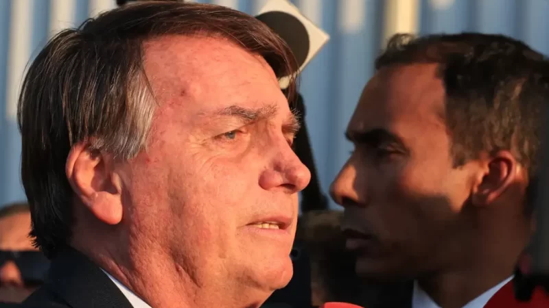 Moraes autoriza Bolsonaro a receber visita de médicos particulares