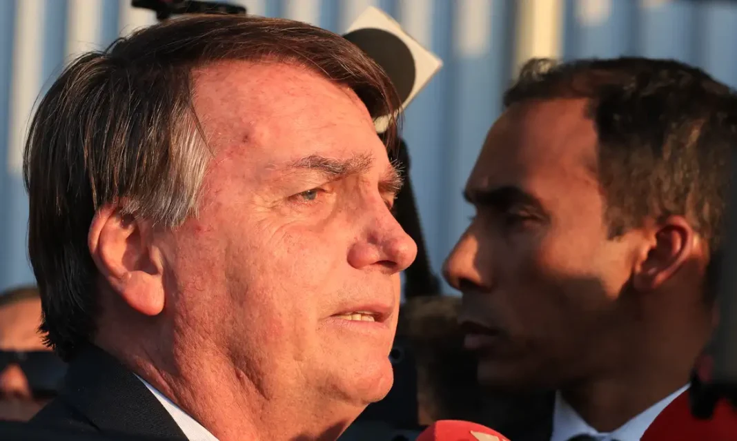 Moraes autoriza Bolsonaro a receber visita de médicos particulares