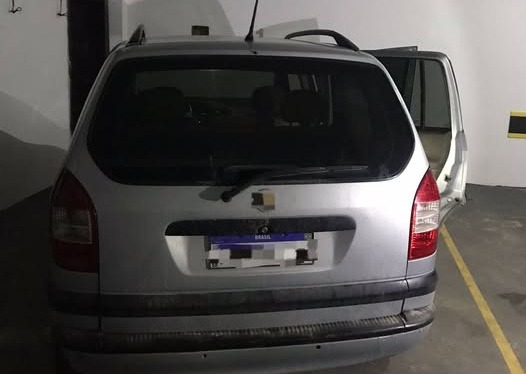 Casal e bebê ficam inconscientes após inalarem gás tóxico dentro de carro