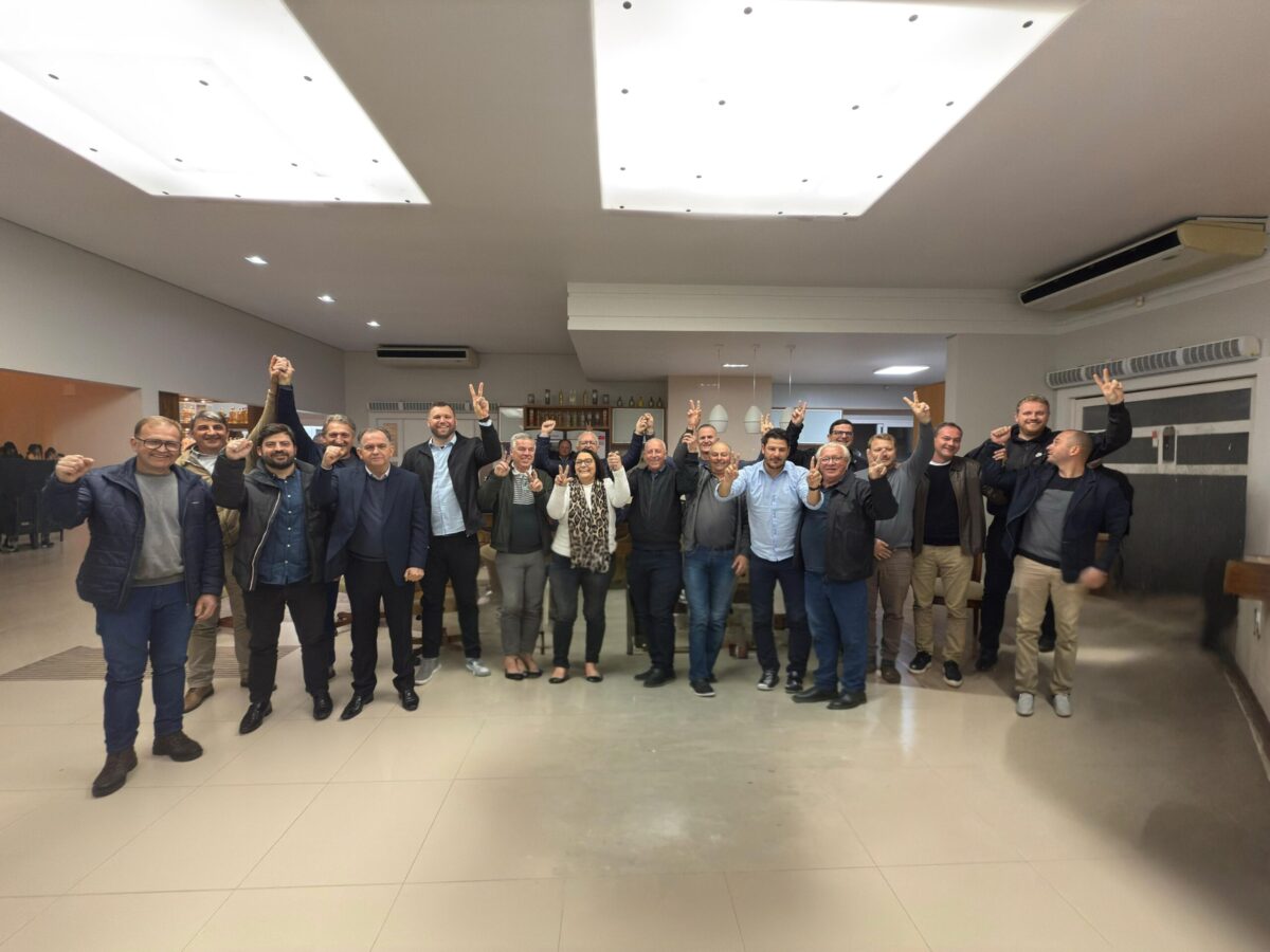 Unidade política no Alto Vale: 15 prefeitos e 6 vice-prefeitos declaram apoio à reeleição do deputado Oscar Gutz (PL)