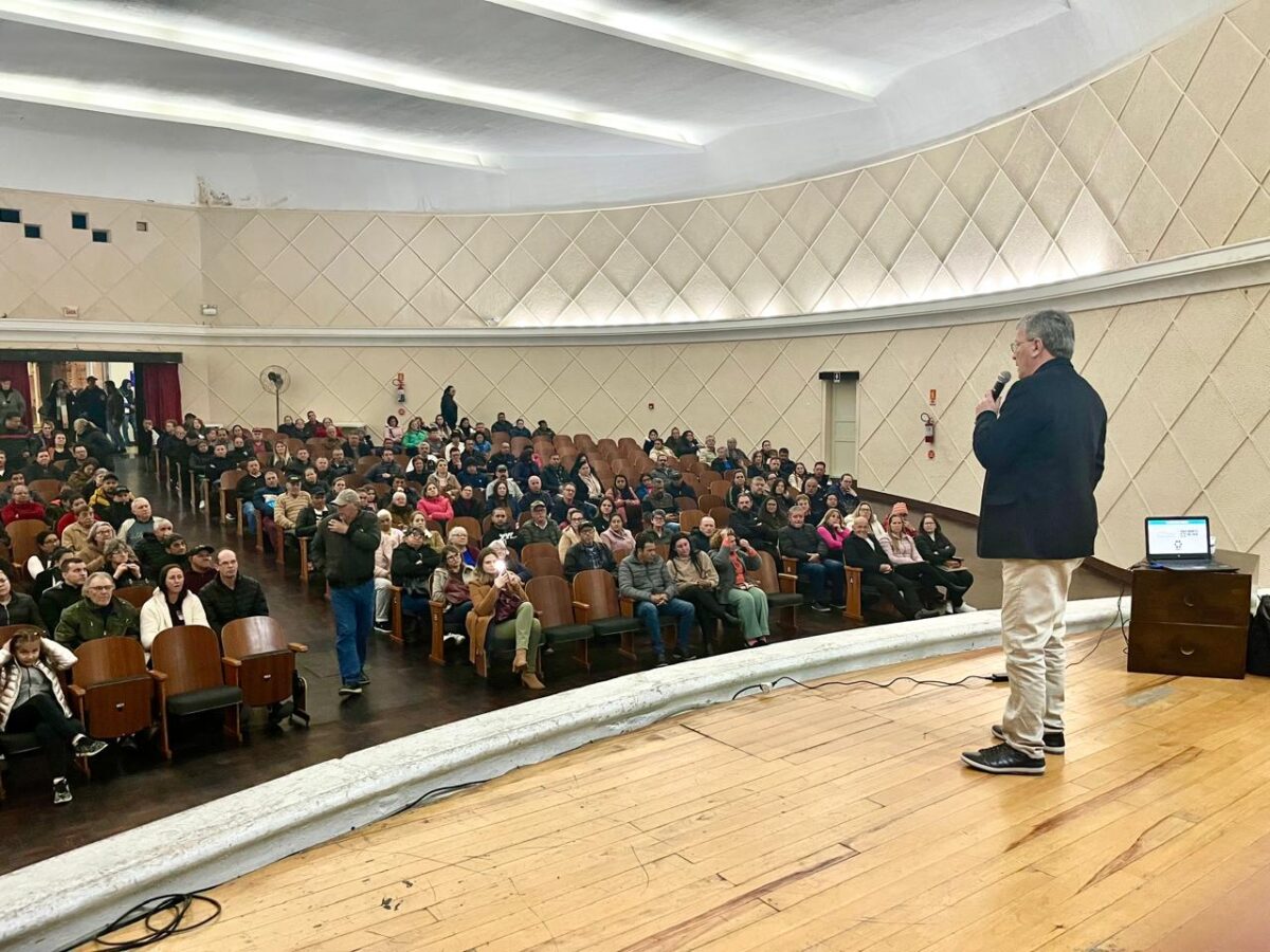 Evento lotado para regularização de imóveis da Cohab