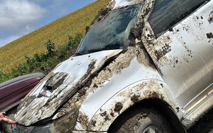 Acidente assusta mãe e filha de 3 anos em Santa Terezinha, mas ninguém se machuca