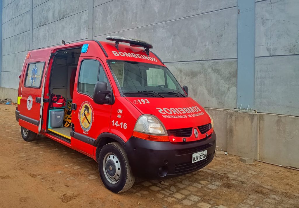 Acidente entre carro e moto deixa homem gravemente ferido em Guaramirim