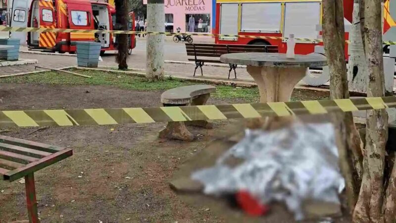 Adolescente mata morador de rua com facada na jugular em SC