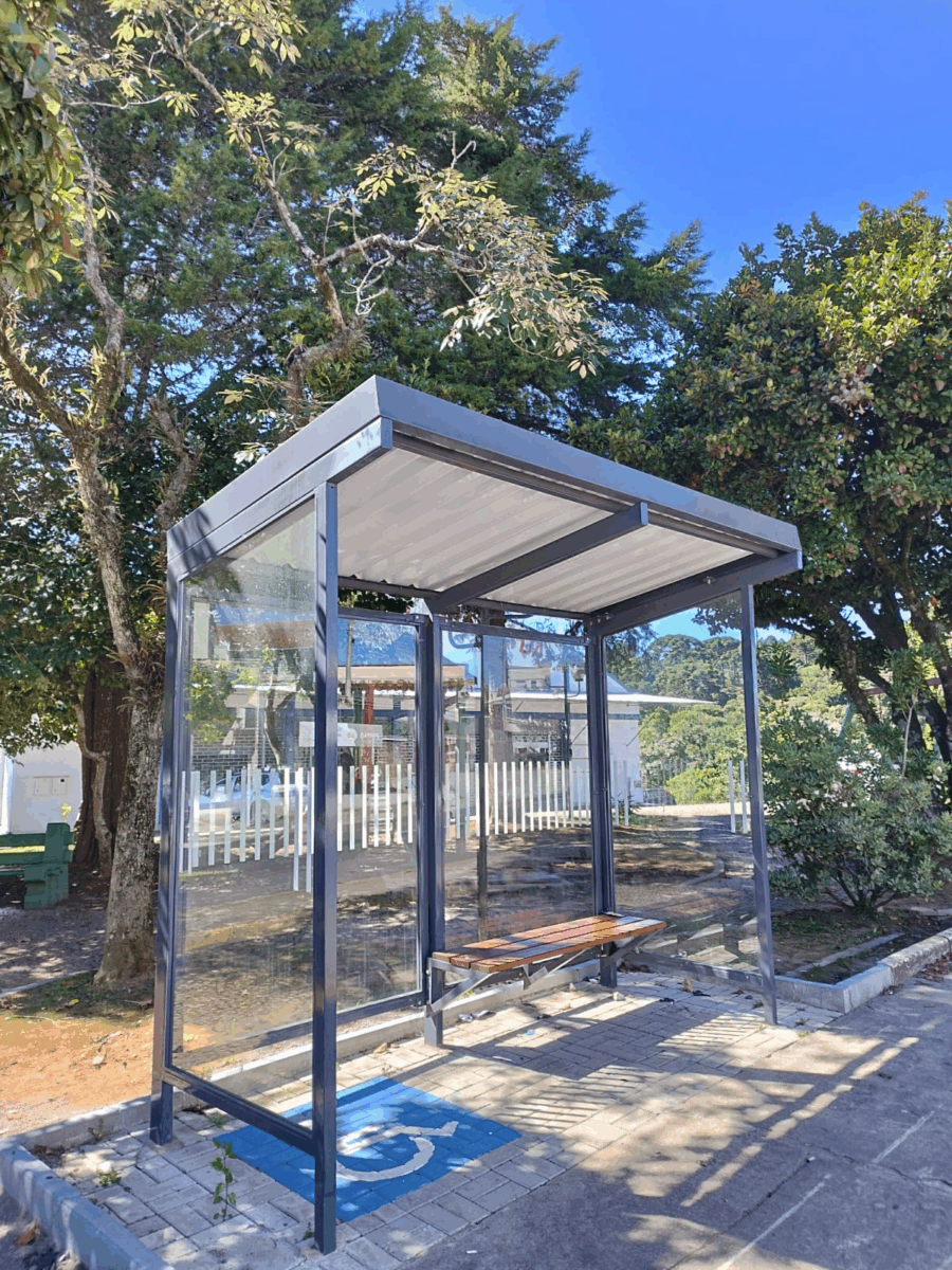 Novos abrigos de passageiros começam a ser instalados em São Bento do Sul