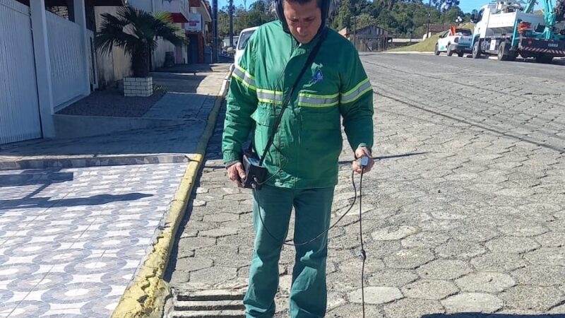 CASAN realiza força-tarefa para identificar vazamentos e combater perdas de água em Monte Castelo