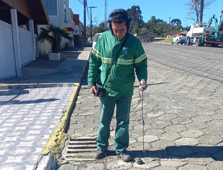 CASAN realiza força-tarefa para identificar vazamentos e combater perdas de água em Monte Castelo