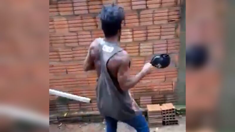 Morador de rua é espancado após violar ‘lei do crime’ em Balneário Camboriú