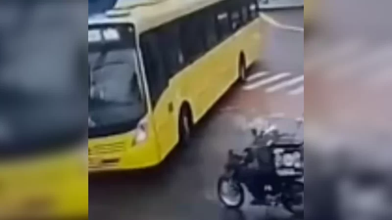 Motoboy infarta e morre após colidir contra ônibus em Joinville