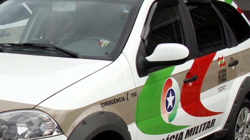 Cliente é autuado por ameaçar atendentes e policiais em posto de Guaramirim