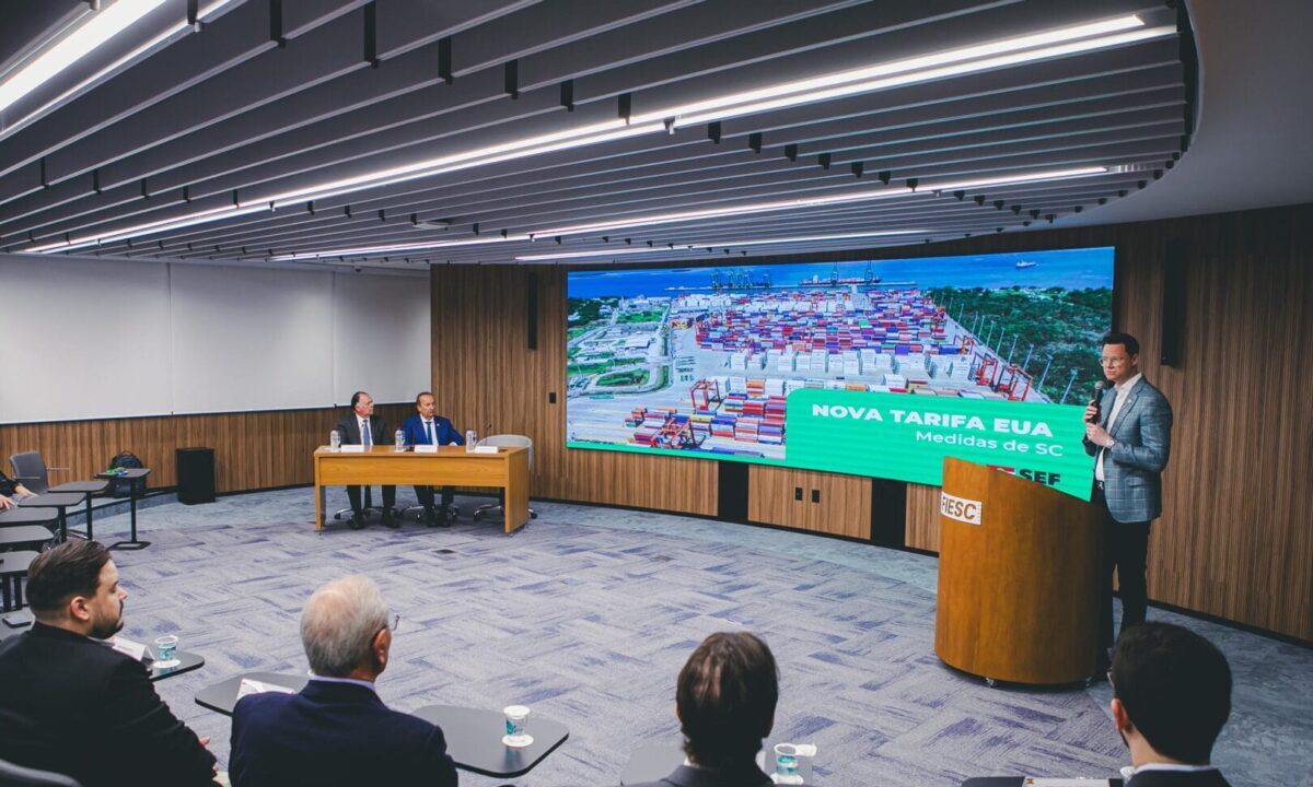 SC anuncia pacote emergencial de R$ 435 milhões para apoiar exportadores afetados pelo tarifaço dos EUA