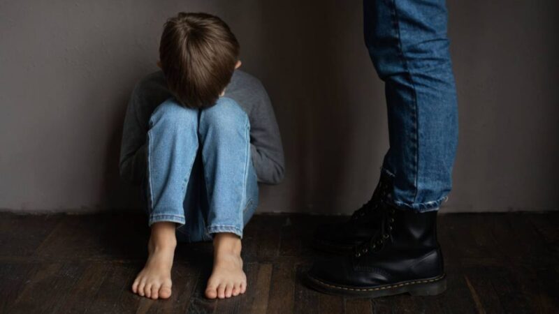 Criança autista é agredida em CEI de Canoinhas; Município demite professora