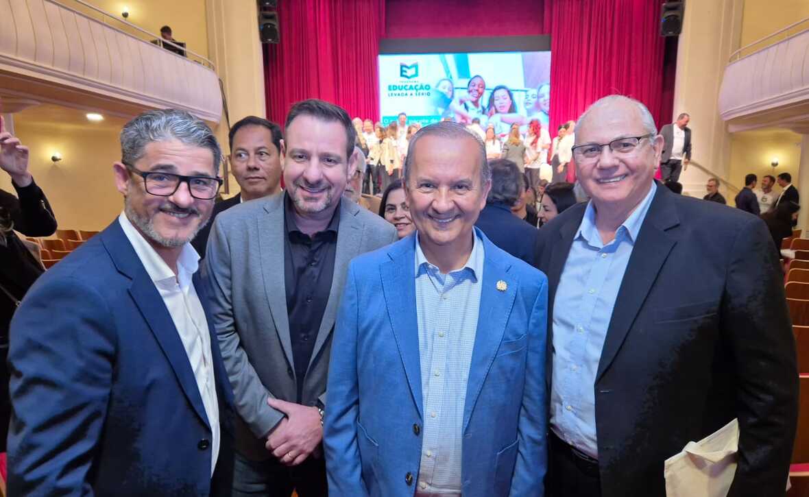 AMPESC acompanha lançamento do programa “Educação Levada a Sério”