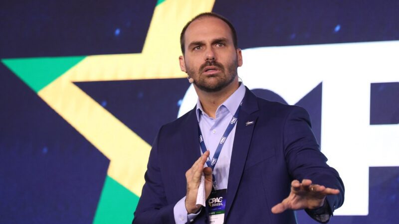 Eduardo Bolsonaro acusa aliados do PL de tentativa de exclusão de Jair Bolsonaro das eleições