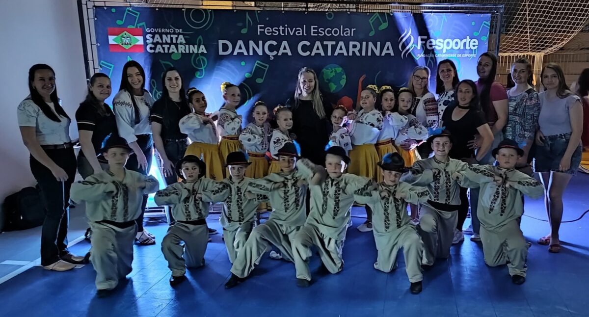 Santa Terezinha brilha no Festival Escolar de Dança Catarina e conquista título regional