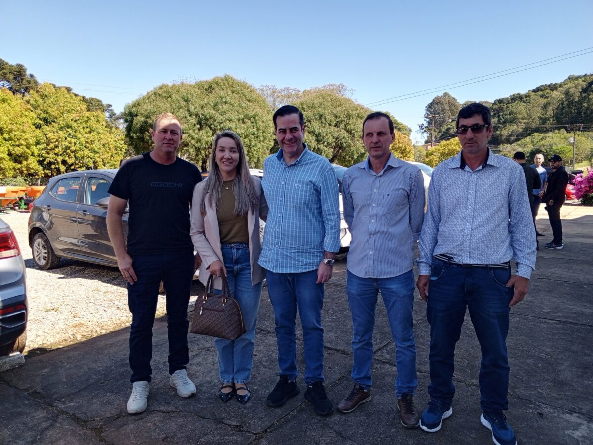 Santa Terezinha recebe novos equipamentos agrícolas em parceria com a Secretaria Estadual de Agricultura