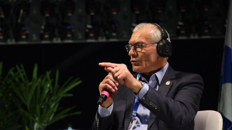 Silvio Dreveck destaca força da economia catarinense durante Congresso da Fecam