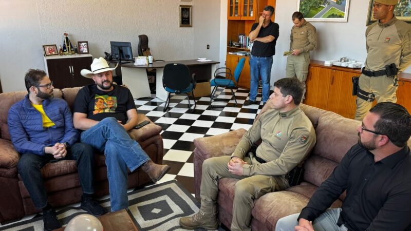 Zé Trovão e Jorge Seif entregam juntos viaturas para forças de segurança em Mafra e Campo Alegre