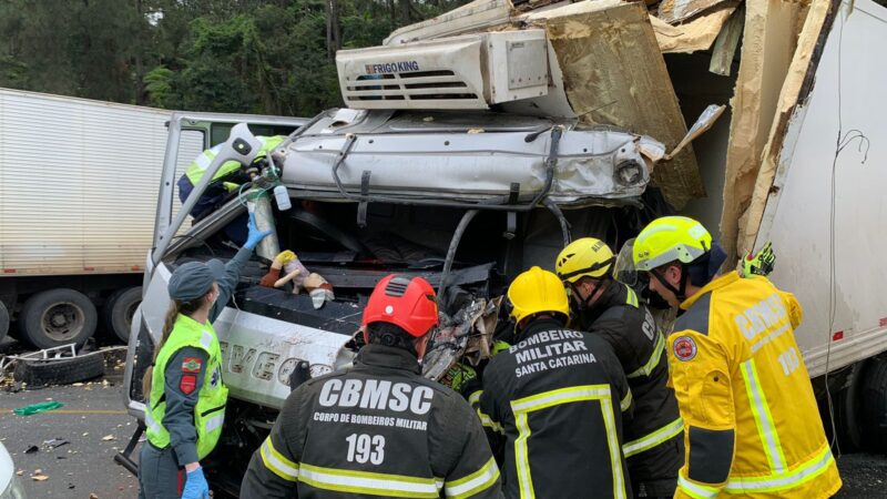 Bombeiros de Rio do Sul atendem grave acidente na BR-470