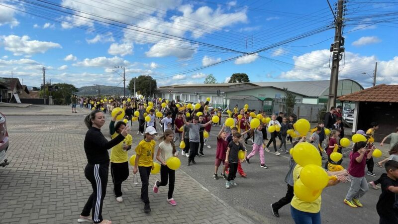 Setembro Amarelo mobiliza comunidade da Vila São Paulo em passeata pela valorização da vida