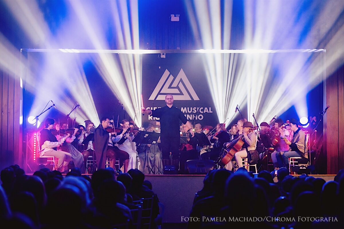 Orquestra Filarmônica emociona público em Rio Negrinho