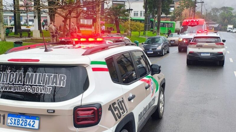 Suspeita de esfaquear mulher em briga é presa pela polícia em Jaraguá do Sul