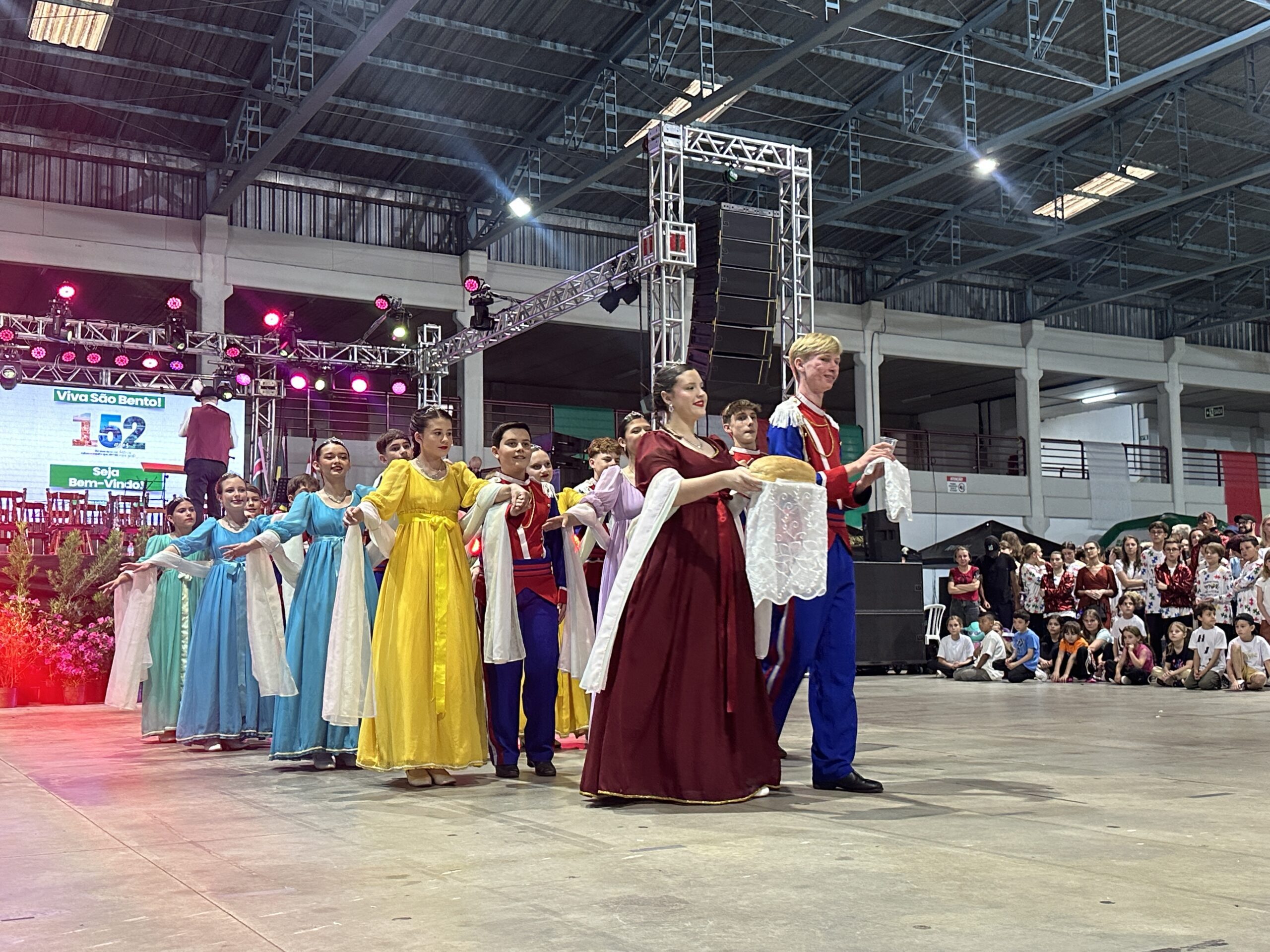 Festa Viva São Bento reúne milhares de pessoas na comemoração dos 152 anos da cidade