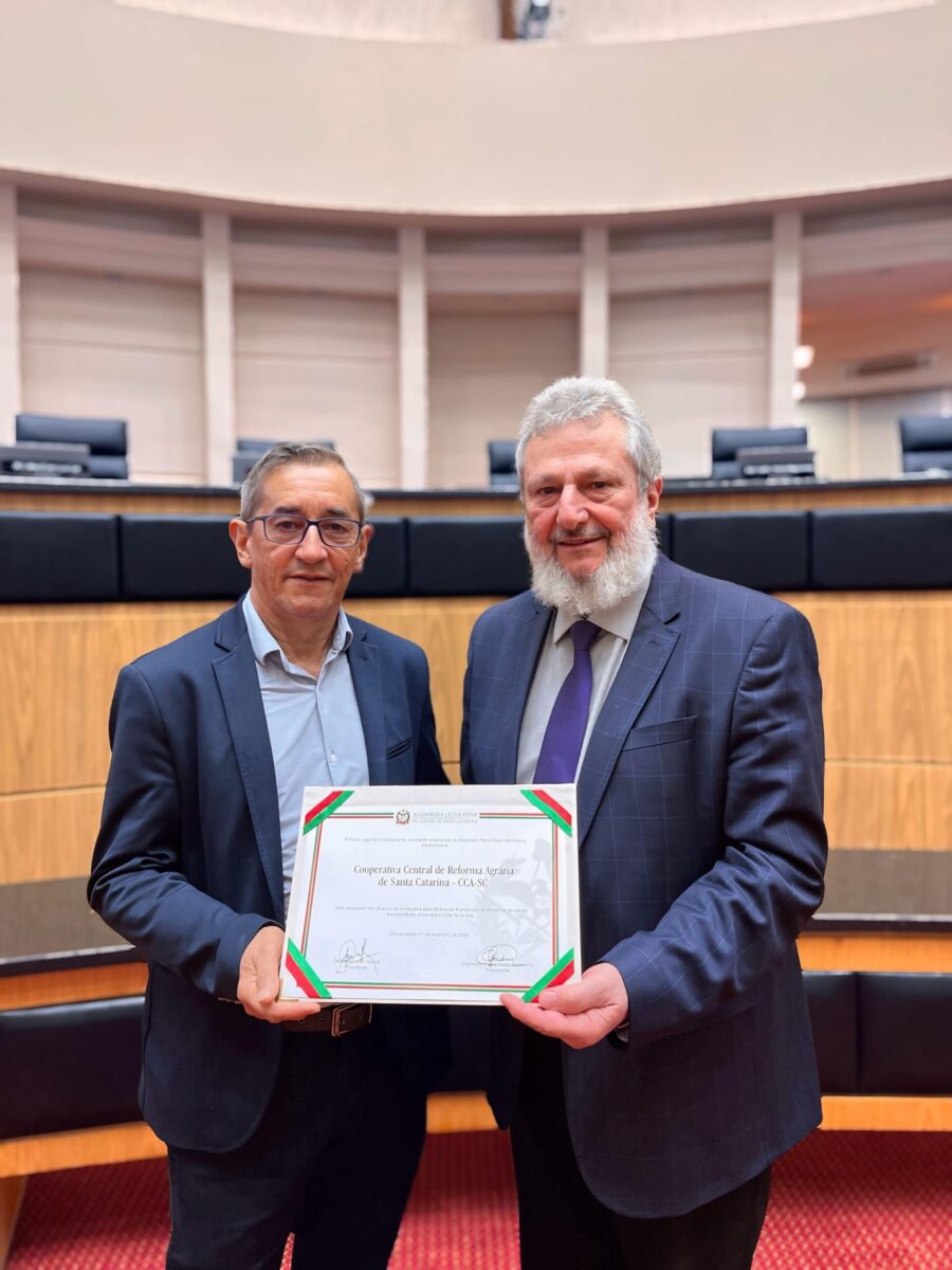 Alesc homenageia 34 anos da Cooperativa Central da Reforma Agrária de SC