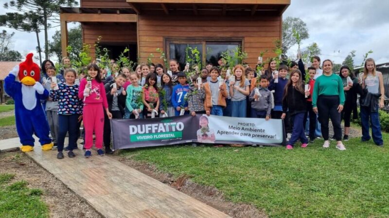Alunos da Escola Maria Avelina de Oliveira Furtado, de Papanduva, participam de passeio educativo ao Viveiro Florestal Duffatto 