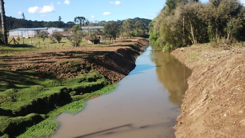 Prefeitura intensifica limpeza de rios e córregos em São Bento do Sul para prevenir alagamentos