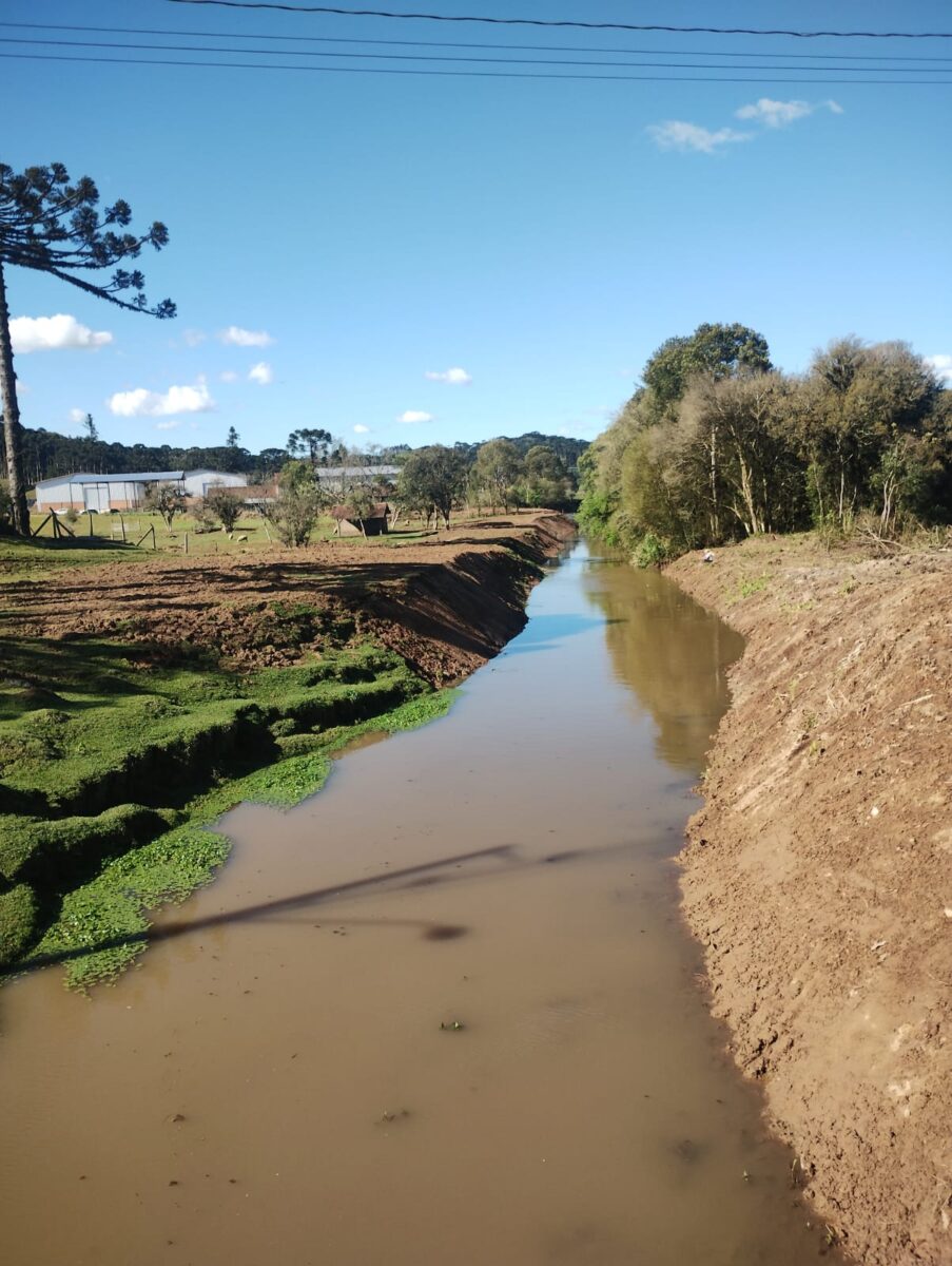 Prefeitura intensifica limpeza de rios e córregos em São Bento do Sul para prevenir alagamentos