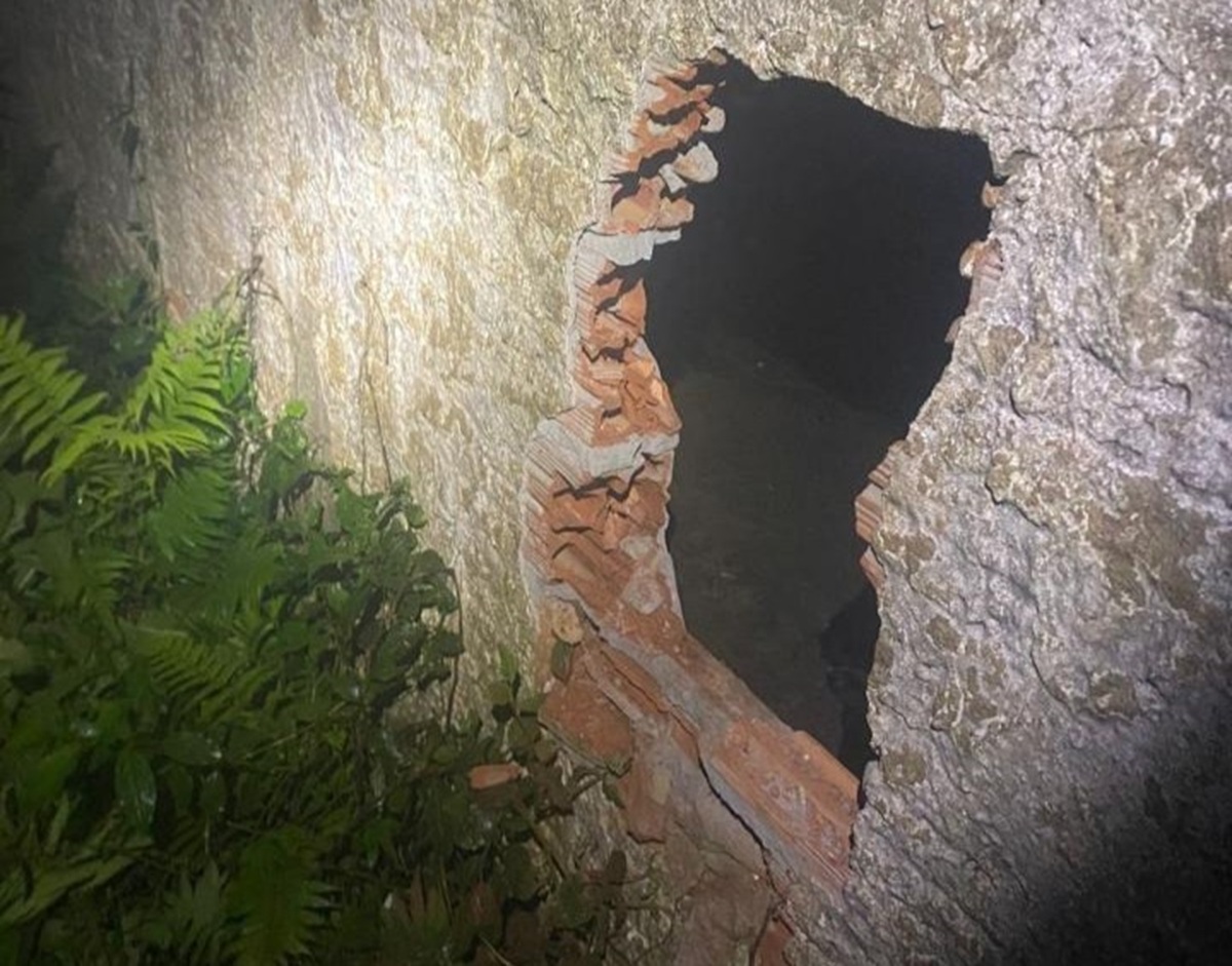 Trio é preso após fazer buraco em muro para furtar empresa em SC