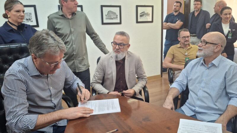 Prefeitura assina contrato para gestão da UPA Dr. Hans Egon Kechele