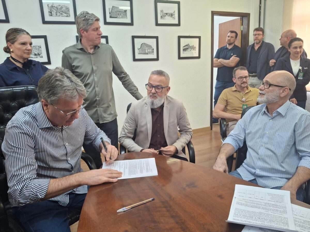 Prefeitura assina contrato para gestão da UPA Dr. Hans Egon Kechele