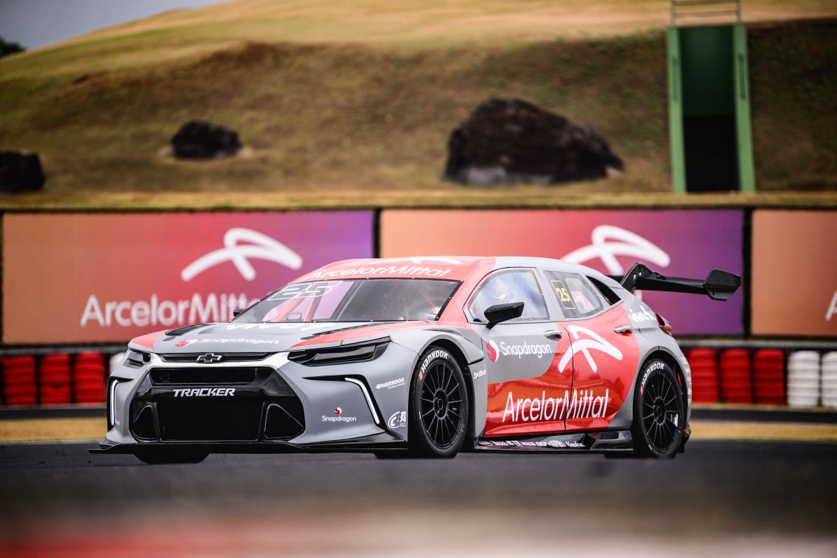 Piloto de testes da Stock Car vem a São Bento do Sul a convite da ArcelorMittal