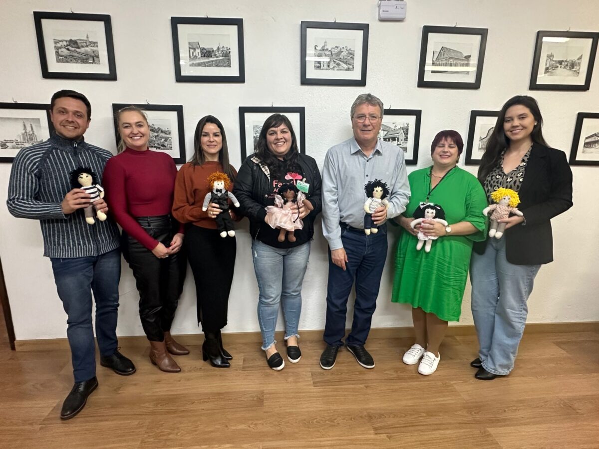 Prefeitura de São Bento do Sul homenageia equipe do Programa Família Acolhedora