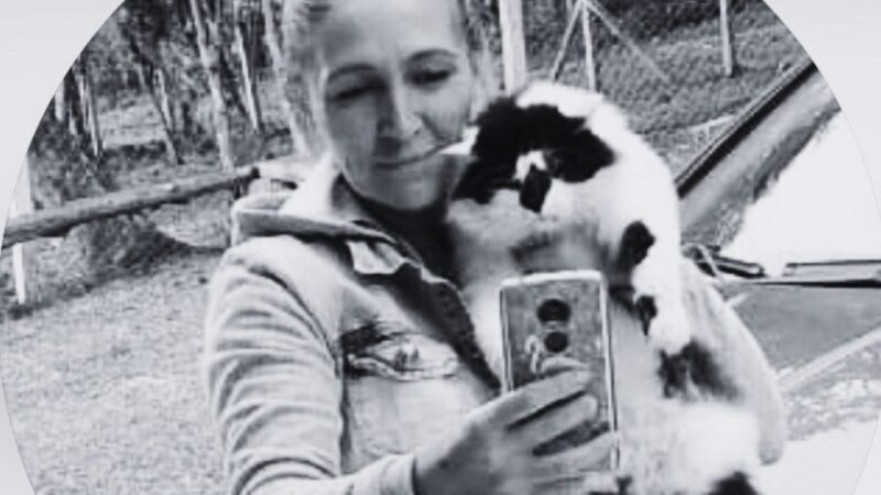 Identificada mulher morta pelo marido com tiro na cabeça em Timbó