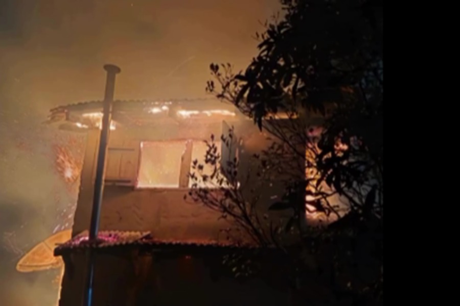 Homem que incendiou casa com filhos dentro tem prisão preventiva decretada e é levado ao Presídio de Jaraguá do Sul