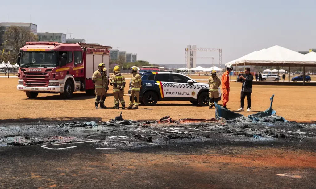 Polícia prende suspeito de incendiar banheiros químicos na Esplanada dos Ministérios