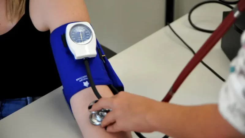 Brasil atualiza diretrizes de hipertensão arterial: 12 por 8 passa a ser indicador de risco