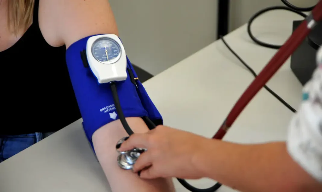 Brasil atualiza diretrizes de hipertensão arterial: 12 por 8 passa a ser indicador de risco