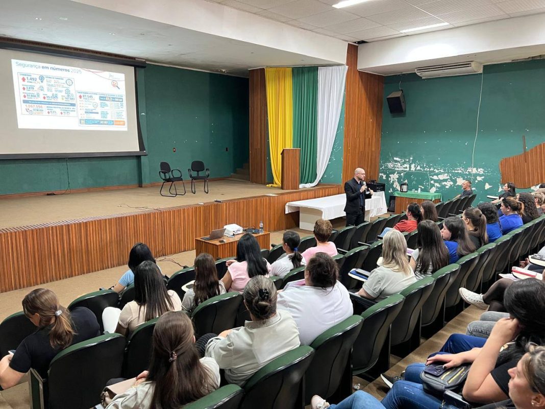 Profissionais da Rede de Atendimento à Criança e ao Adolescente participam de capacitação em Três Barras
