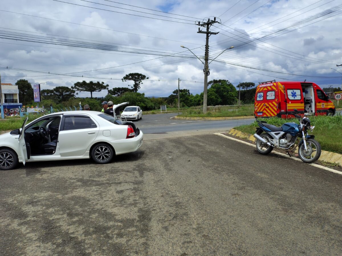 Acidente entre carro e motocicleta mobiliza Bombeiros na BR-280 em Mafra