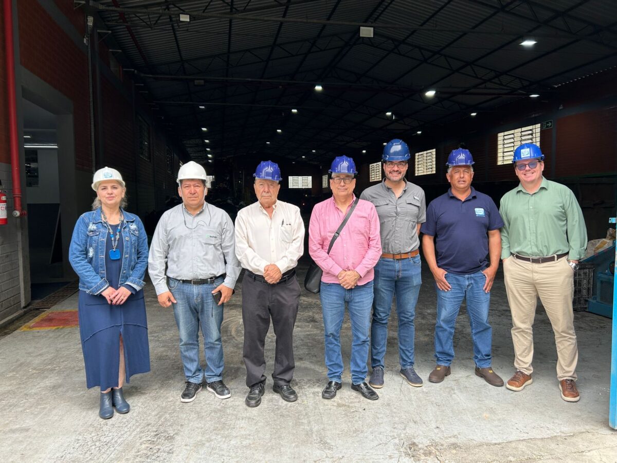 Empresários da Bolívia visitam Usina de Processamento de Resíduos do SAMAE em São Bento do Sul