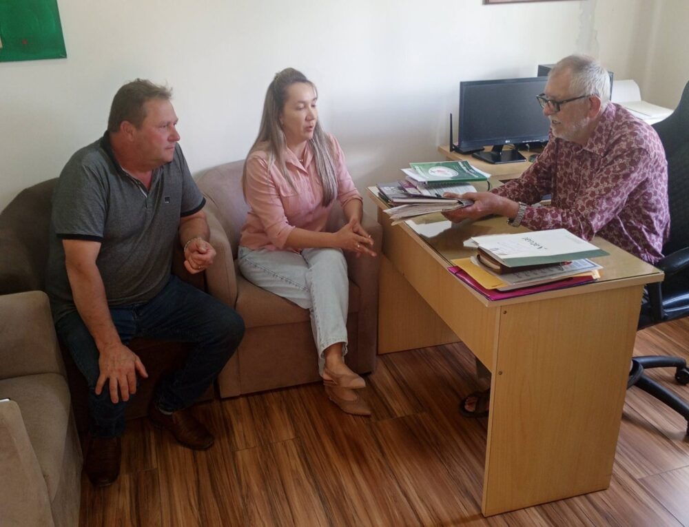 Vereador Evaldo Bauer e prefeita Valquíria visitam Colônia Ruthes para definir área do novo espaço de eventos