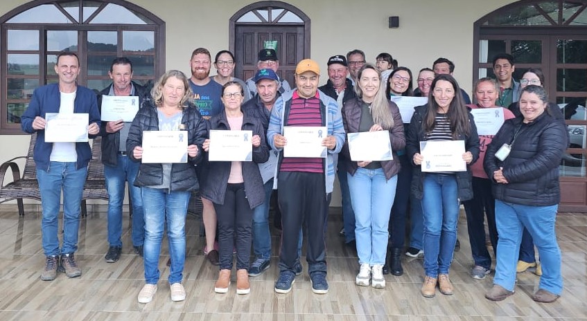 Epagri e Prefeitura de Santa Terezinha concluem curso “Escola do Leite” com foco no fortalecimento da produção rural