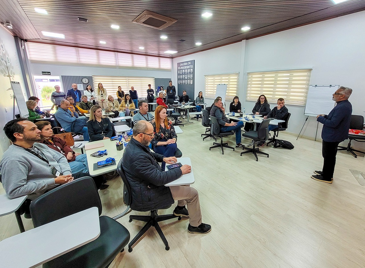 Imersão da academia FIESC cria novas oportunidades aos moveleiros